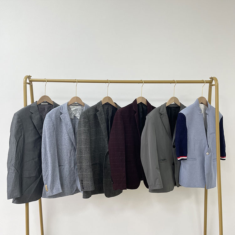Trajes de hombre usados